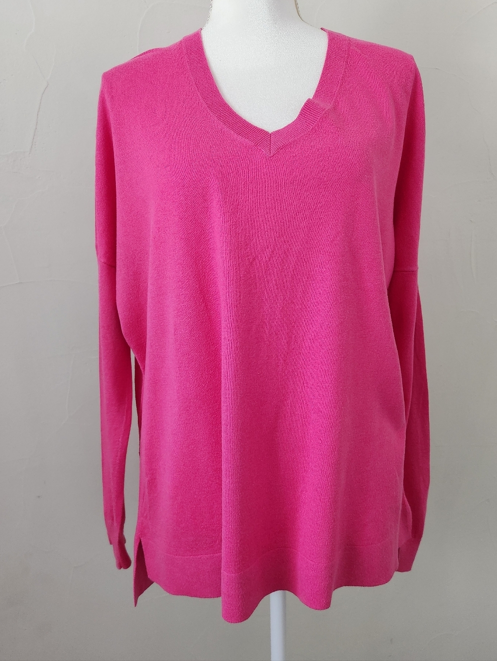 Crown & Ivy V-Neck Sweater in Bright Pink